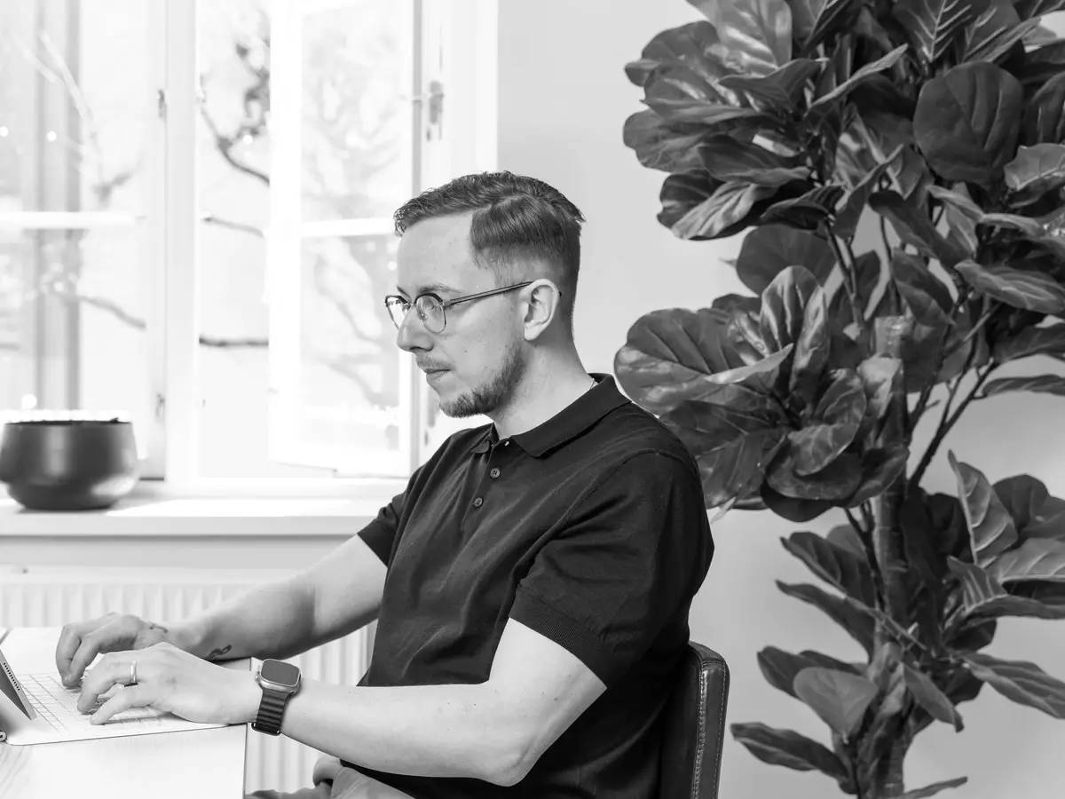 Michael Andersen typing on a laptop at a desk