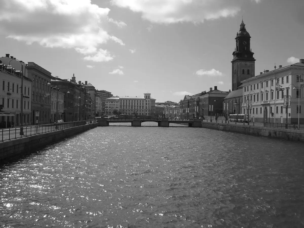 The Stora Hamnkanalen canal in central Gothenburg, with the tower of the German Church